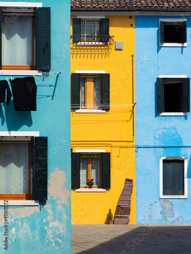 Isola di Burano, Venezia, finestre e case colorate 