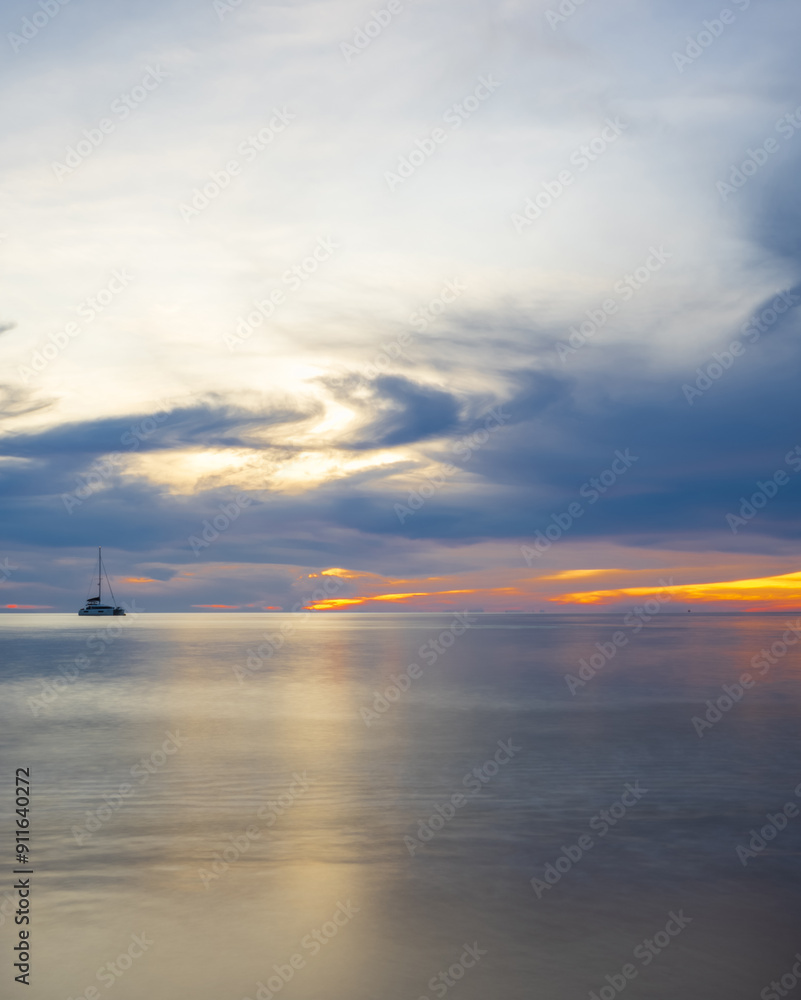 Naklejka premium Landscape horizon viewpoint vertical summer shore sea beach nobody wind wave cool holiday look calm big sunset sky twilight evening on day time nature tropical coast beautiful ocean water travel