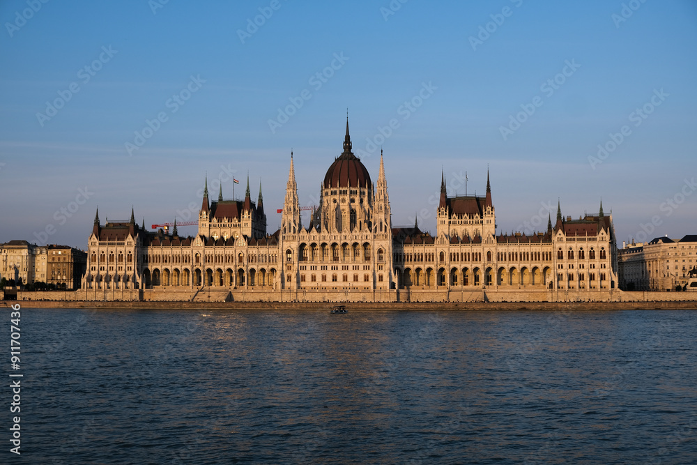 Fototapeta premium parlamento de budapest por do sol