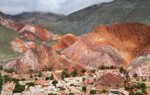 Impactante vista del cerro de los 7 colores