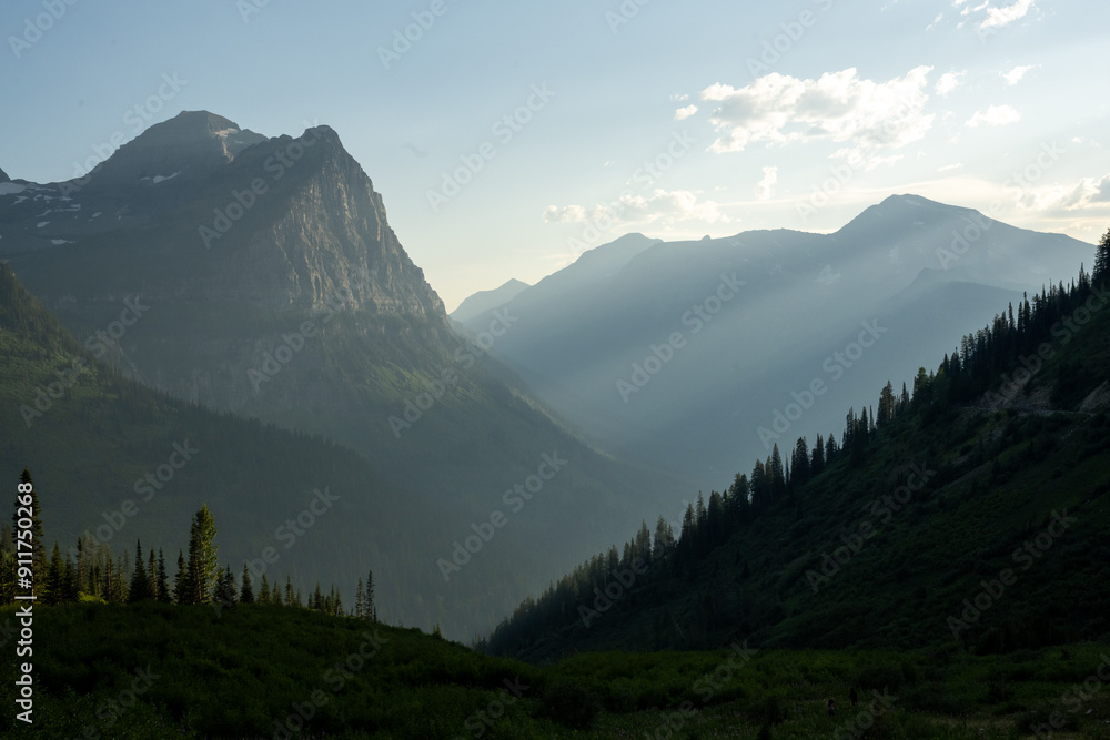 Fototapeta premium Light Breaks Into Silhouetted Layers Below Mount Cannon