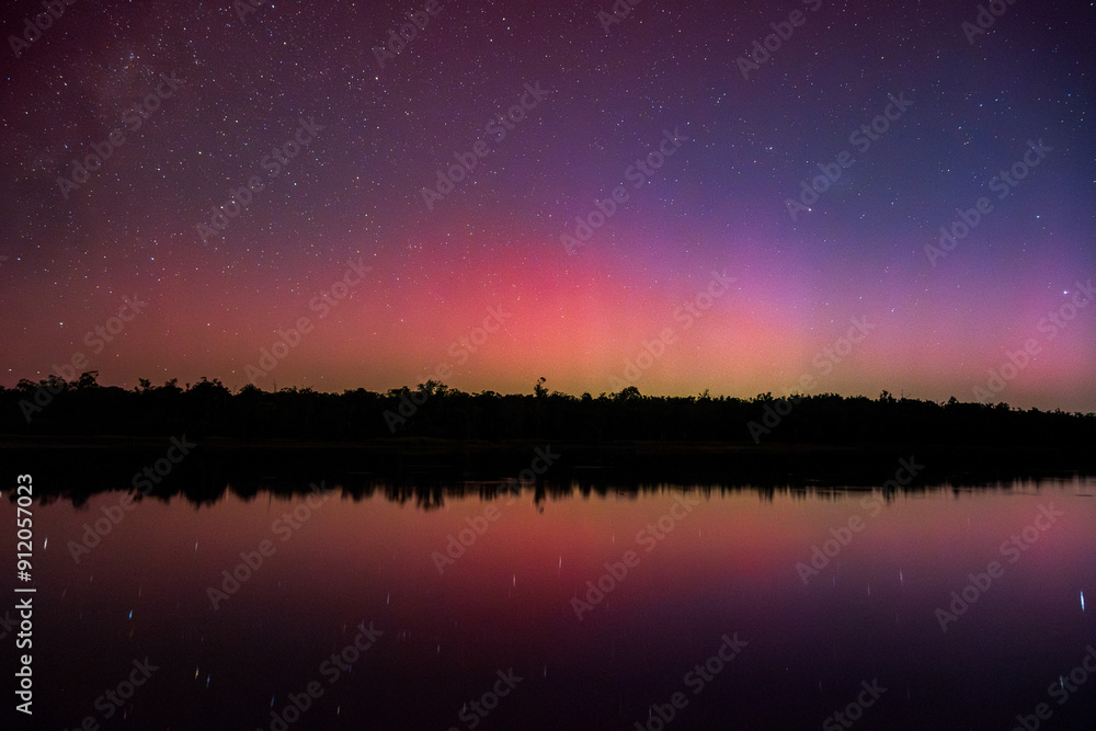 Pink and red Aurora Australis Pink and red Aurora Australis