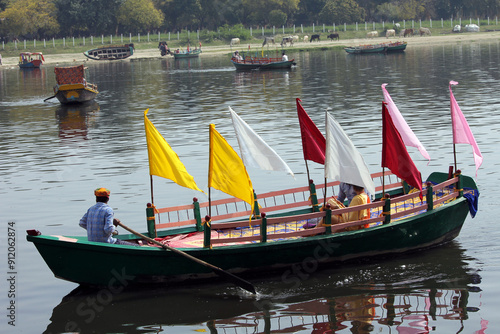 Obraz na płótnie Vrindavan Boat Ride w salonie