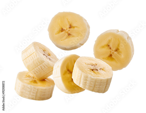 Bananenstücke fallend isoliert auf weißen Hintergrund, Freisteller, Transparent