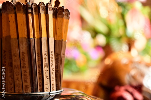 Obraz na płótnie Taiwan - Jul 09, 2024: Close-up of divination tubes at Anping Kaitai Tianhou Temple, where worshippers seek spiritual guidance through fortune-telling and divine communication. w salonie