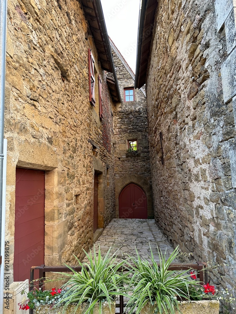 impasse au milieu de maisons en pierre
