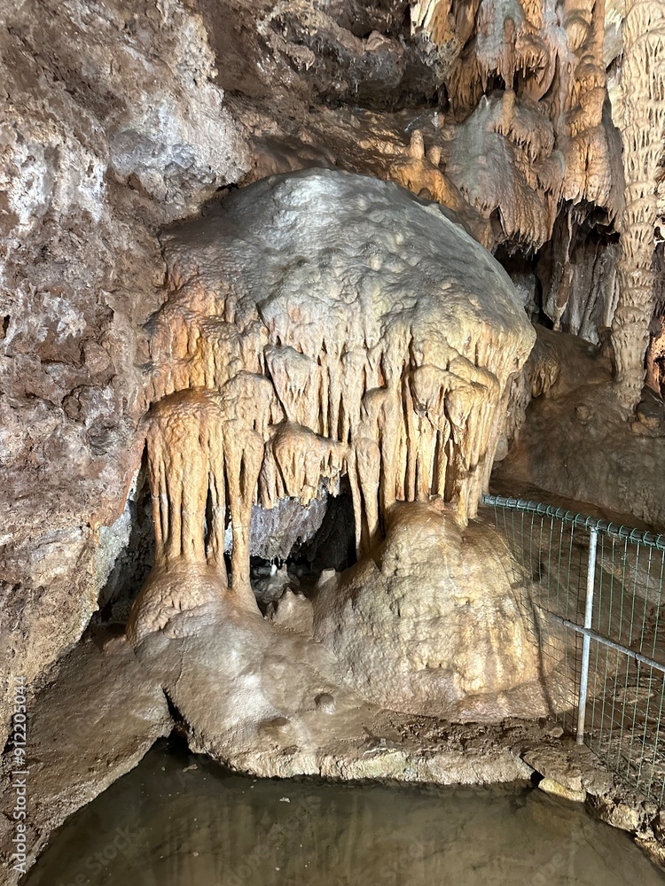 Intérieur de la grotte de Presque