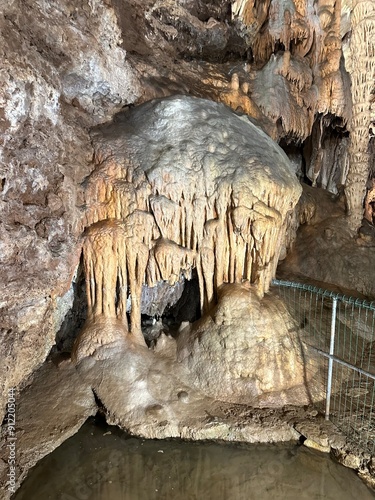 Obraz na płótnie Intérieur de la grotte de Presque w salonie