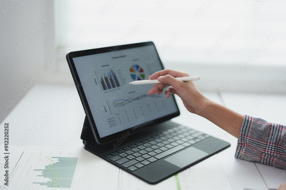 Asian businesswoman. Online freelancer. Confident investor working at laptop computer, PC. and points to a graph showing financial growth E-commerce management, real estate. Asian businesswoman. Online freelancer. Confident investor working at laptop computer, PC. and points to a graph showing financial growth E-commerce management, real estate.