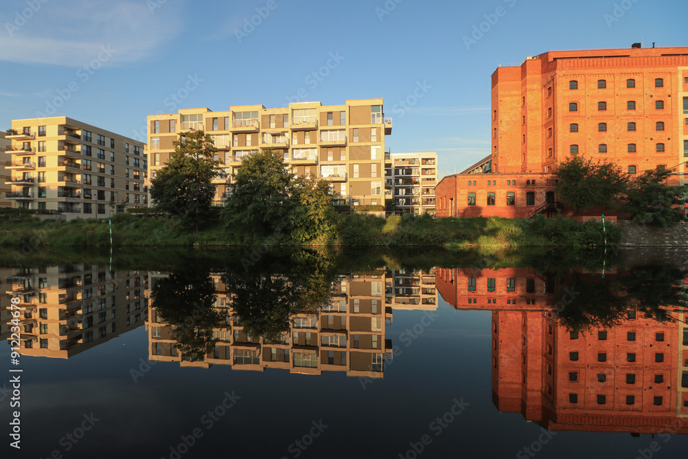 Fototapeta premium Neues Berliner Stadtquartier; Europacity am historischen Kornversuchsspeicher