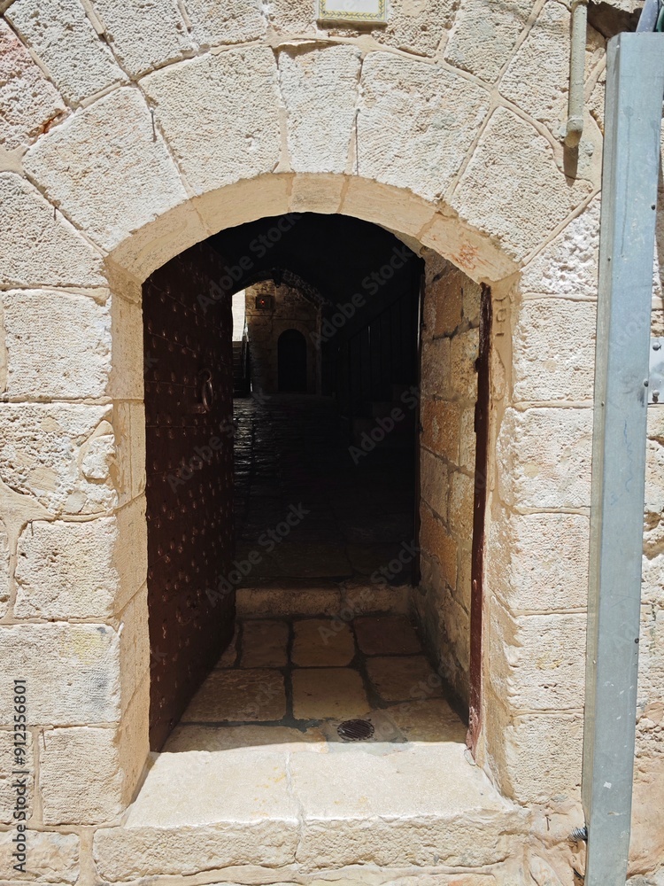 Naklejka premium Historic Stone Archway Passage