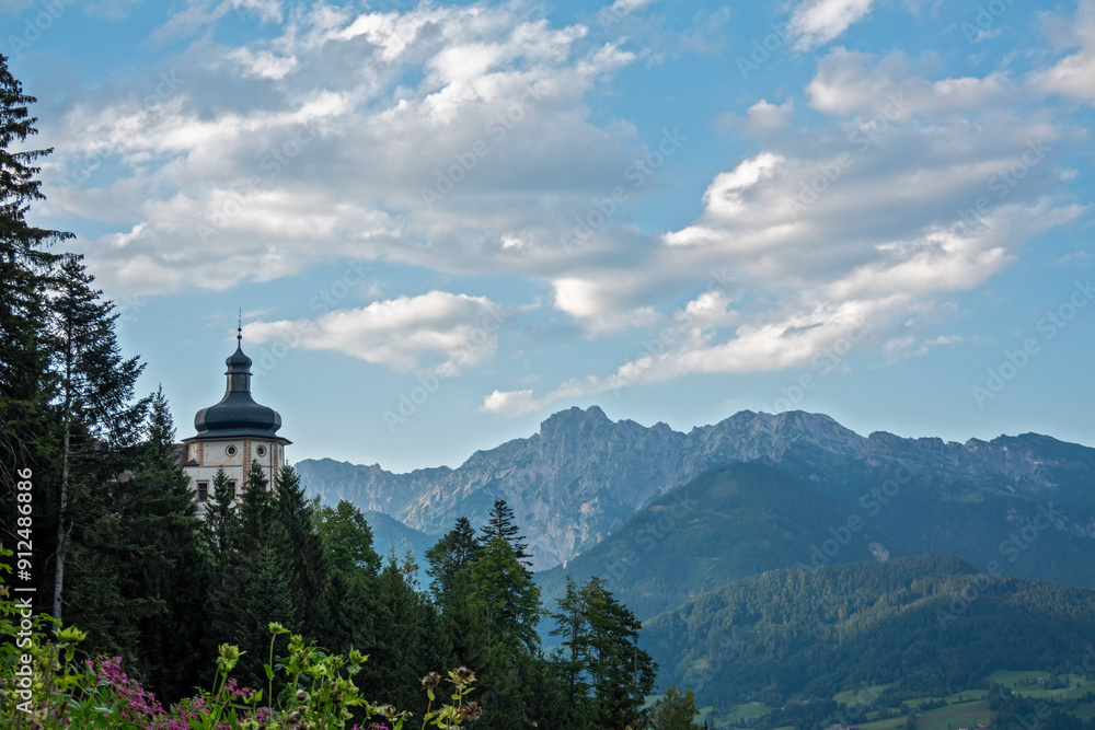 Schloss Röthelstein vor den Haller Mauern . Admont . Steiermark . Österreich Schloss Röthelstein vor den Haller Mauern . Admont . Steiermark . Österreich