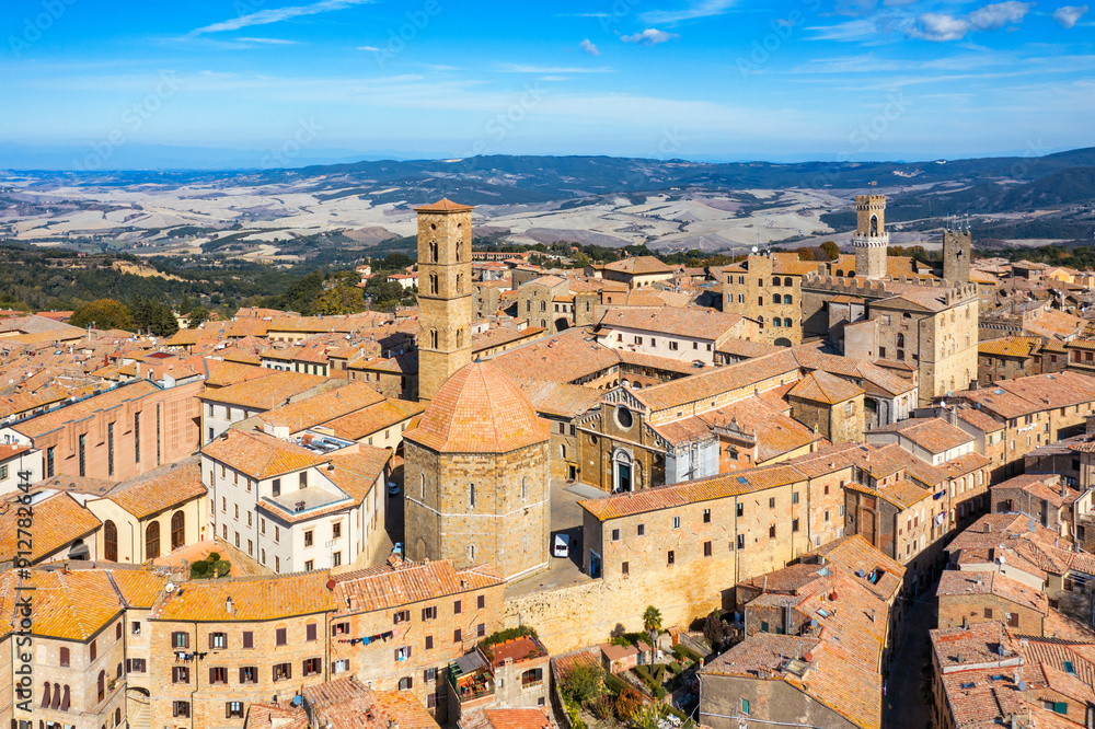 Fototapeta premium Tuscany, Volterra town skyline, church and panorama view. Maremma, Italy, Europe. Panoramic view of Volterra, medieval Tuscan town with old houses, towers and churches, Tuscany, Italy.