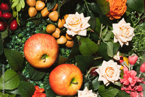 Obraz na plátně Fruity, floral arrangement still life