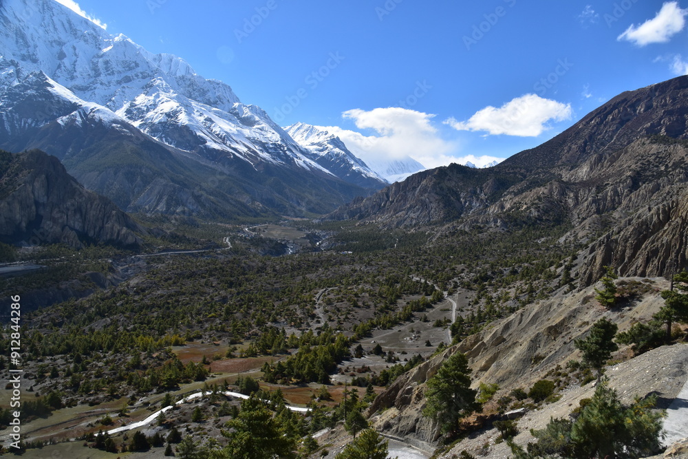 Naklejka premium Hiking the Annapurna Circuit among the tallest mountains in the world in Nepal, Himalaya