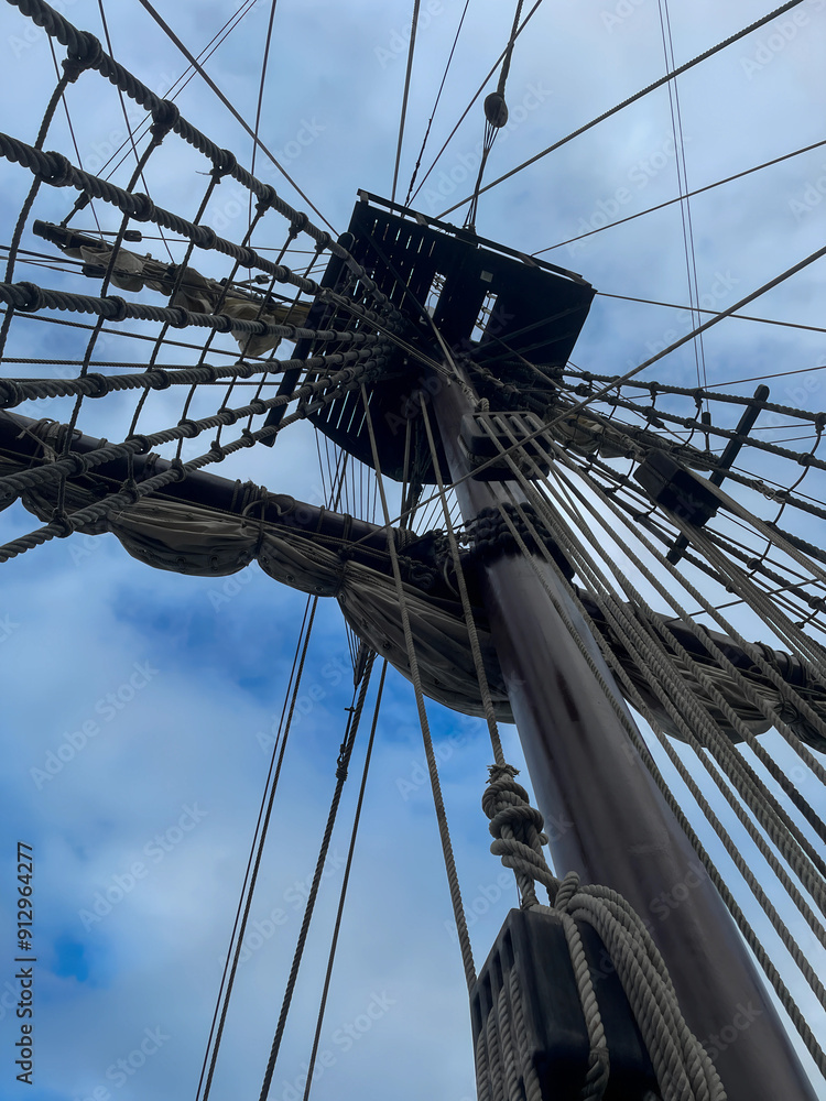 Obraz premium sailing ship at the dock