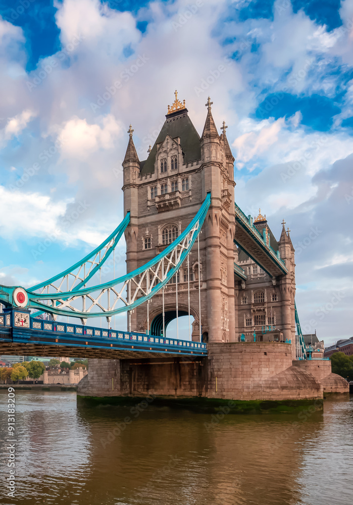 Obraz premium Historic Bridge over River Thames and Cityscape Skyline dramatic sunrise. Tower Bridge in City of London, United Kingdom. Travel Destination.