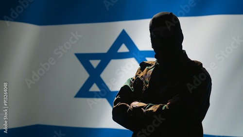 Foto Mossad agent standing proud in front of Israel flag, feeling pride in serving country
