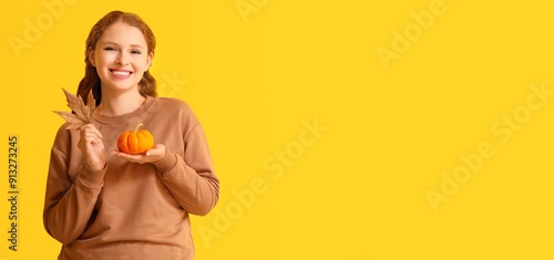 Pretty young woman holding ...