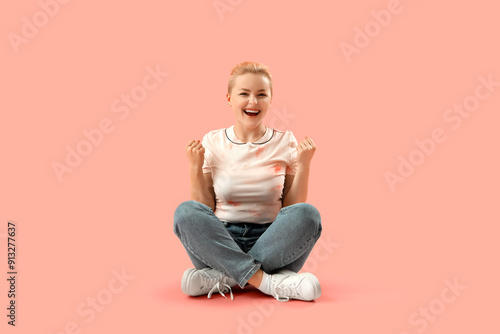 Happy young woman with shor...