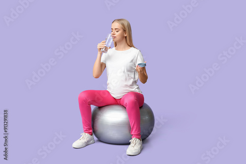 Beautiful young sporty preg...