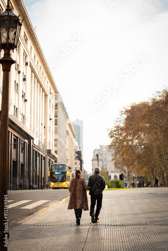 Wallpaper Mural walking in the city Torontodigital.ca