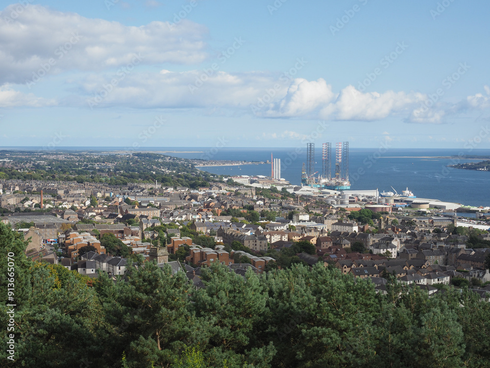 Fototapeta premium Aerial view of Dundee from Law hill