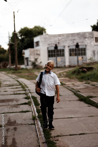 Wallpaper Mural man walking on the street Torontodigital.ca