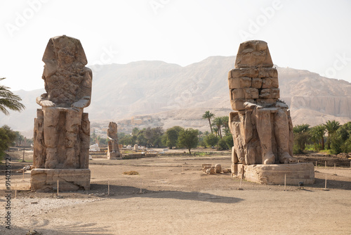Obraz na płótnie Beautiful view of the ancient Colossi of Memnon in Luxor, Egypt w salonie