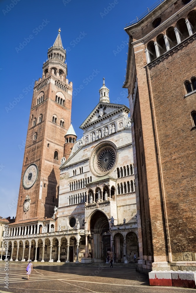cremona, italien - baptisterium, kathedrale und glockenturm an der piazza del comune