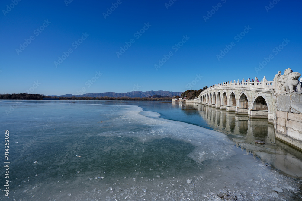 Obraz premium Seventeen Arch Bridge in Summer Palace, Beijing.