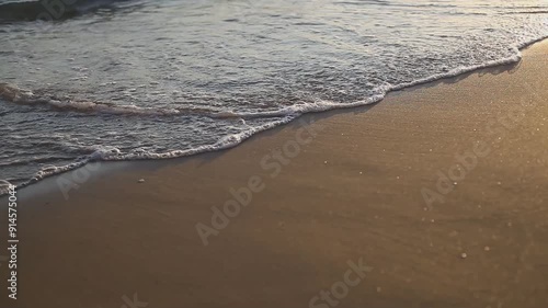 Wallpaper Mural beach and waves Torontodigital.ca