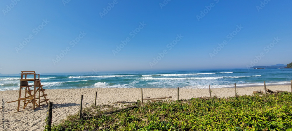 Obraz premium image of sea waves on the north coast of brazil in ubatuba itamambuca beach