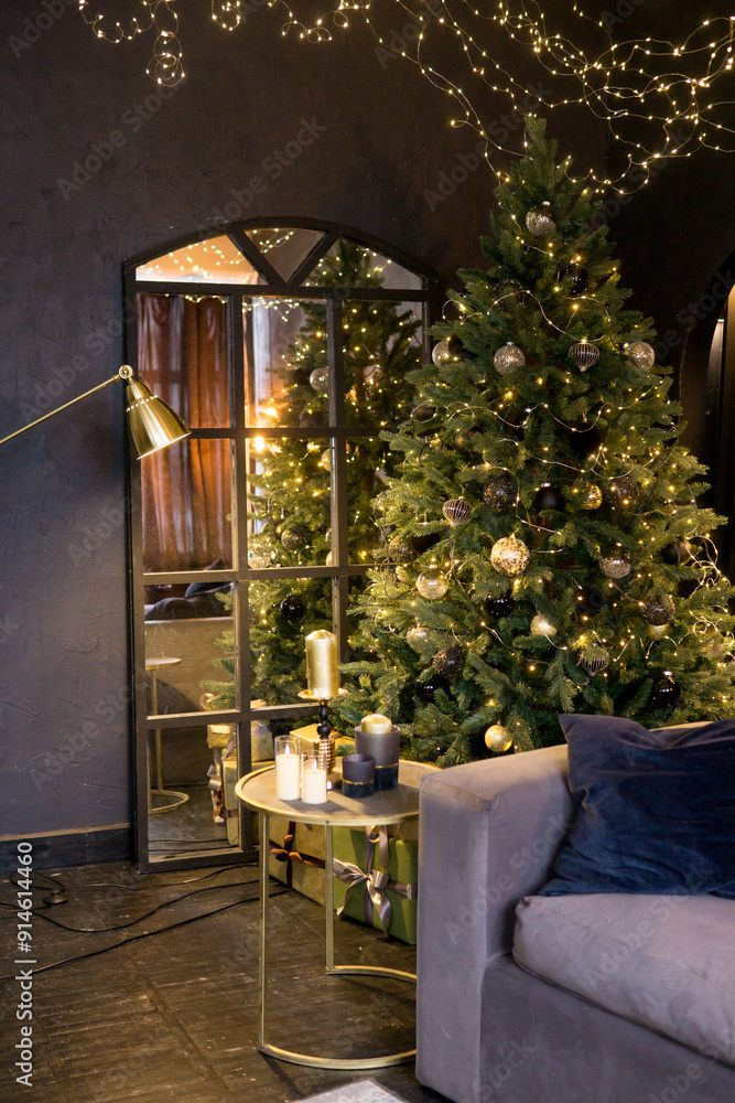 Obraz premium Christmas interior with a beautiful Christmas tree, sofa, light bulbs and dark background.