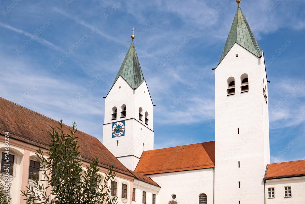 Obraz premium Freising, Bavaria, Germany. Dom St. Maria und St. Korbinian (Saint Mary and Corbinian Cathedral) was the cathedral church and bishop's seat of the former diocese of Freising