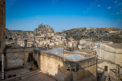 Vista de la antigua ciudad de Matera, Sassi di Matera en Basílicata, sur de Italia. cueva gruta en Sassi di Matera