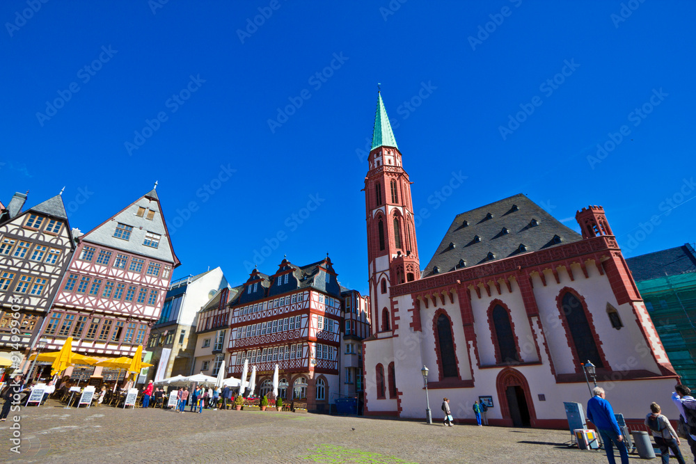 Obraz premium Romerberg Square un Frankfurt with timberframed houses in Frankfurt city, Germany.