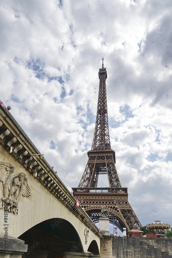 Fototapeta premium Eiffel Tower in Paris, France