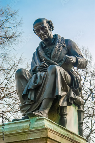 Denkmal von Christian Friedrich Samuel Hahnemann dem Gründer der Homöopathie in Leipzig, Sachsen, Deutschland