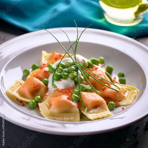 Ravioli z łososiem, zielonym groszkiem, mascarpone, wasabi i oliwą 