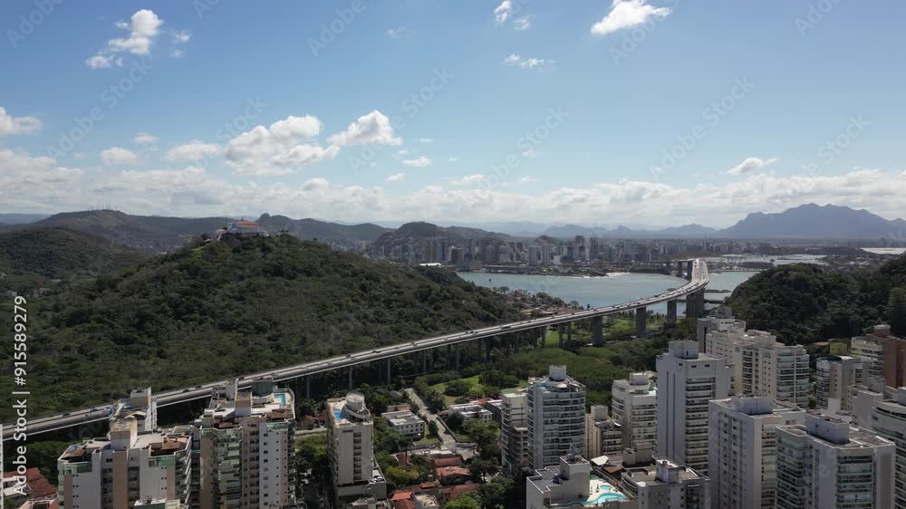 Imagem aérea da cidade de Vila Velha, cena da praia da costa, vista do convento da penha, subida da 3ª ponte e praia de itaparica.