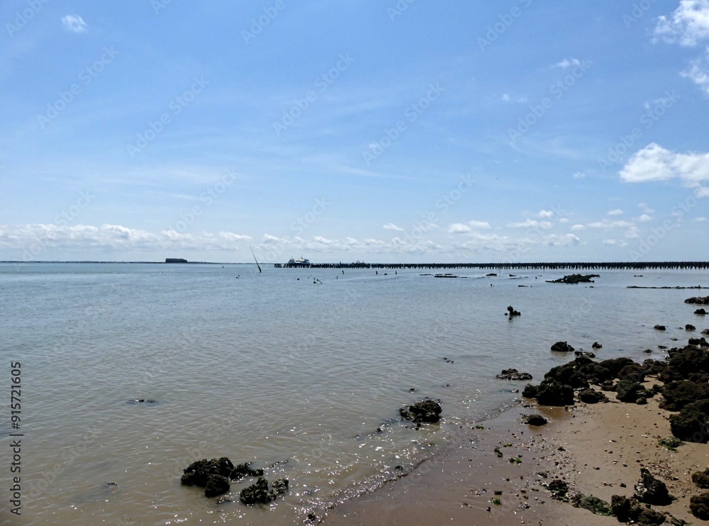 Ile d'Aix, August 2024 - Visit the magnificent Ile d'Aix on France's Atlantic coast - View of the beach Ile d'Aix, August 2024 - Visit the magnificent Ile d'Aix on France's Atlantic coast - View of the beach