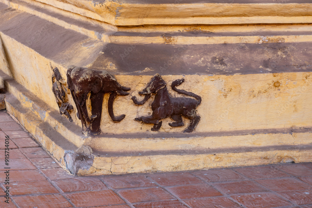 Obraz premium detail of decoration on the basement in Wat Si Saket features in Vientiane, Laos