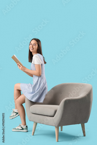 Young woman in eyeglasses w...