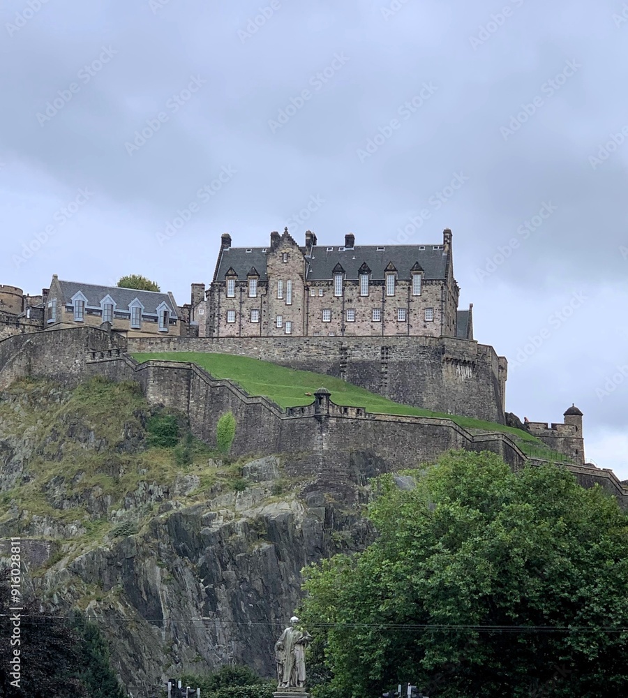 Fototapeta premium Castle in Scotland at sunset
