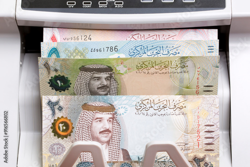 Bahraini dinar in the counting machine