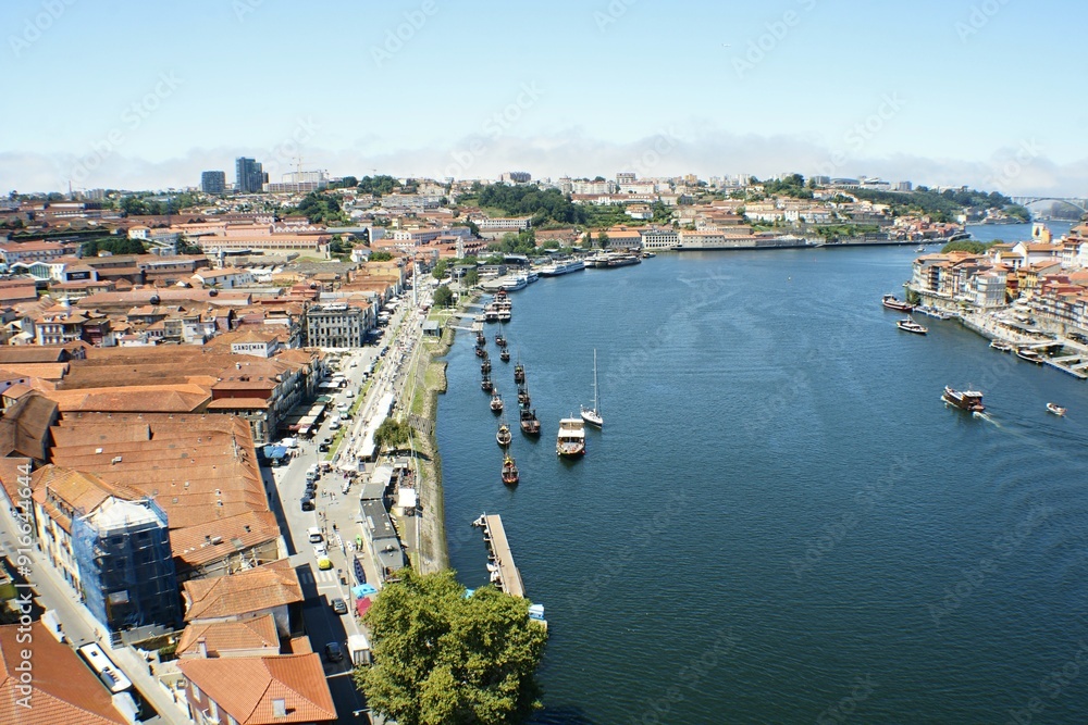 Obraz premium Typical Porto panoramic view with Douro river from the Louis I bridge - Portugal 