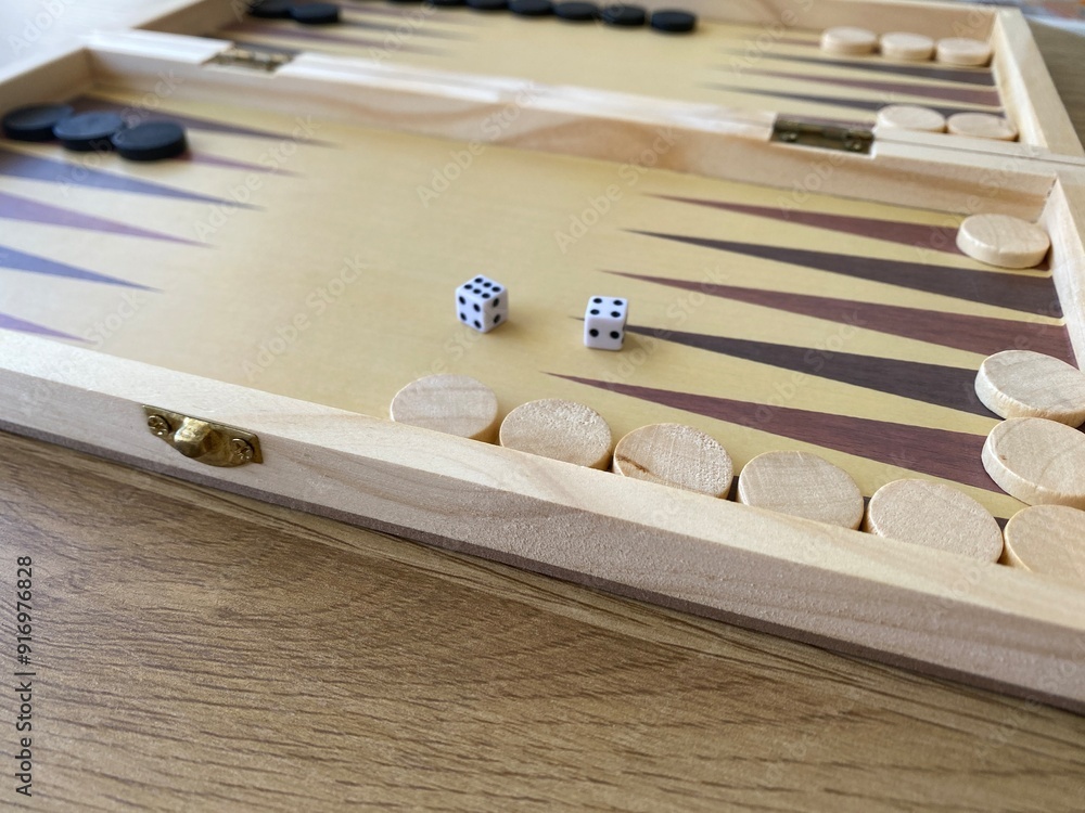Naklejka premium Backgammon game. Wooden board with backgammon game pieces with dice