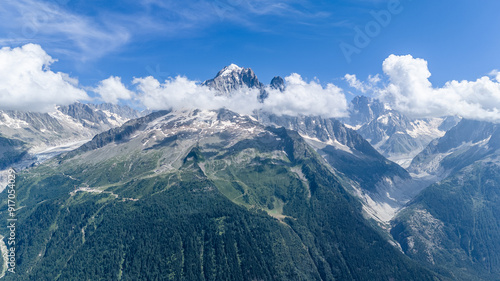 La montagne du Mont Blanc à Chamonix en France photo