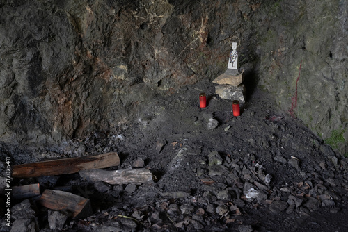 Wallpaper Mural Felsenhöhle zur Verteidigung im 2. Weltkrieg, Kanton Obwalden, Schweiz Torontodigital.ca